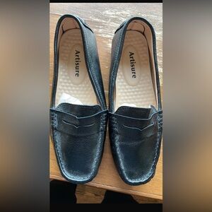 artis Women Black Loafers